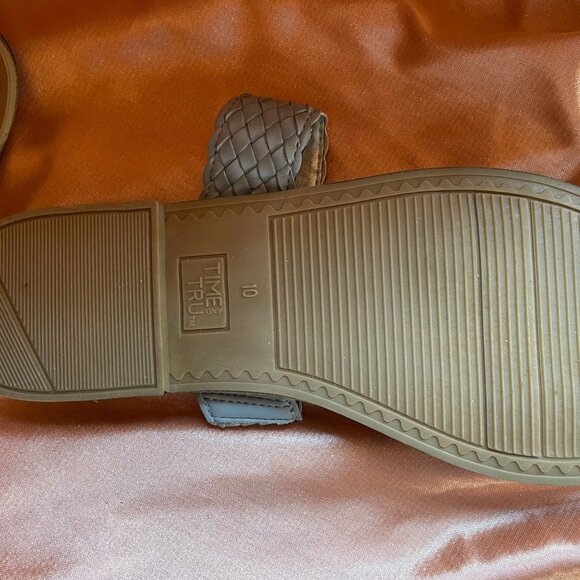 Women's gray sandals size 10. - Picture 2 of 3